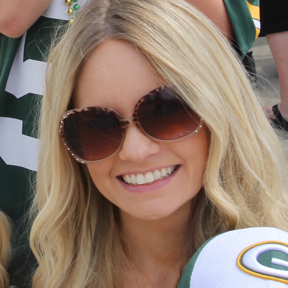 Meet your Posher, Monica